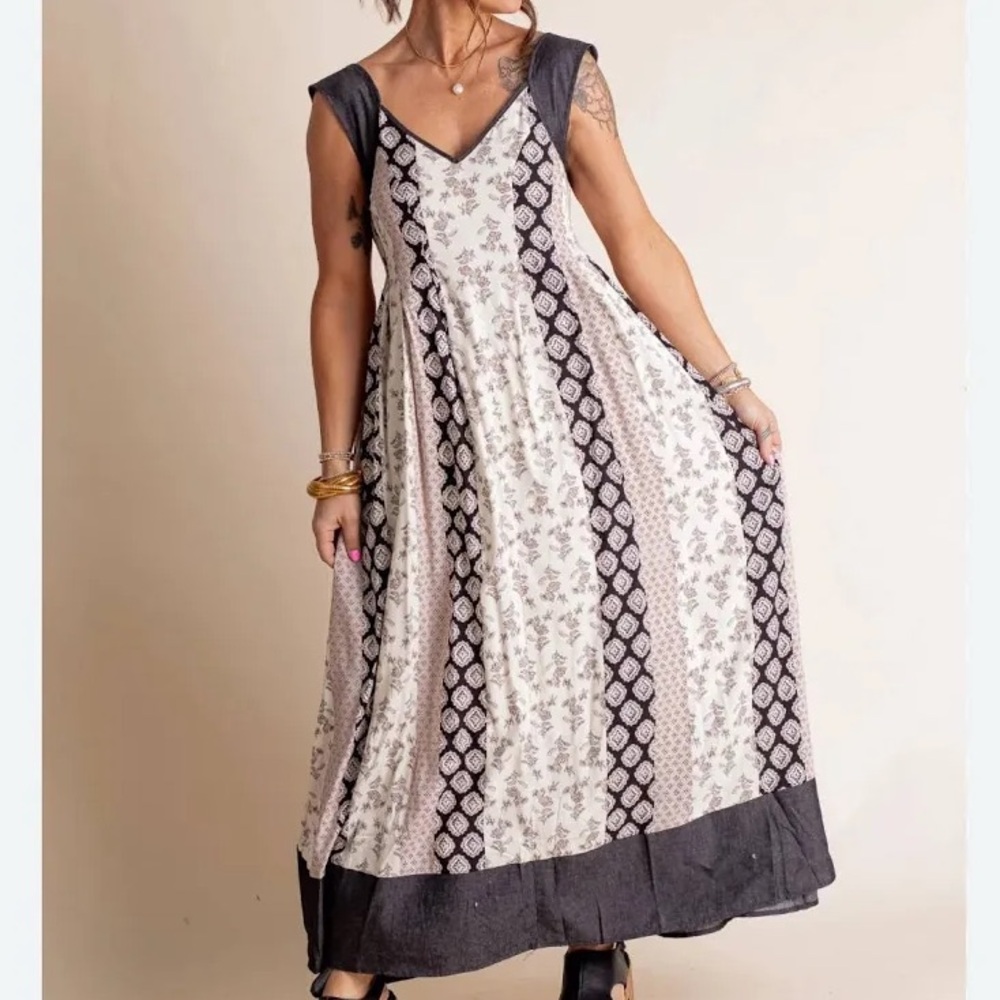Davi & Dani Tell Your Story Pleated Maxi Dress Large Paisley Patchwork